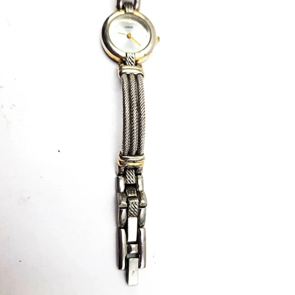 Vintage Lorus Ladies Watch Silver‎ Tone Band Round Face Elegant Dress Wristwatch